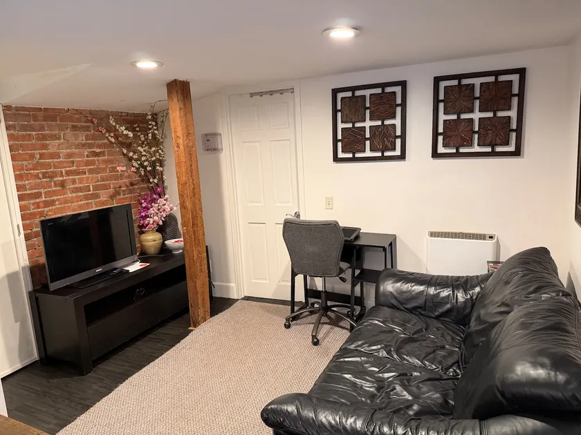 Cozy Garden Suite with EV Charger & Private Entry - Image 1