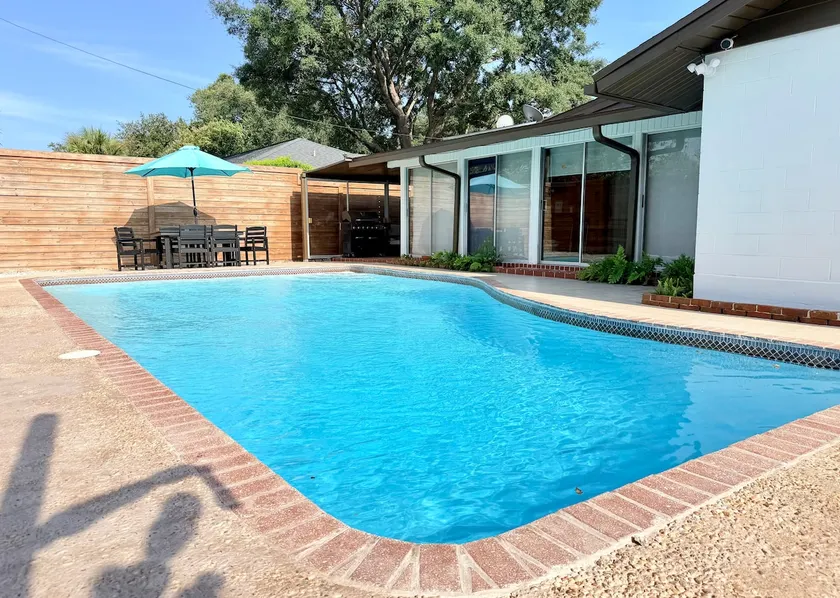 The Oasis Private Pool Home. Best Launch Views! - Image 1