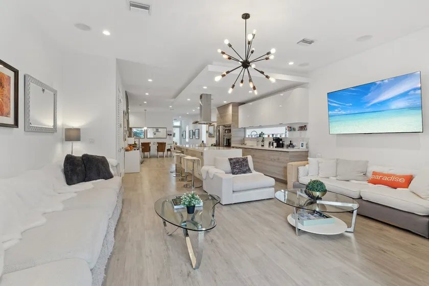 5BR Oasis w pool by the Gables - Image 1
