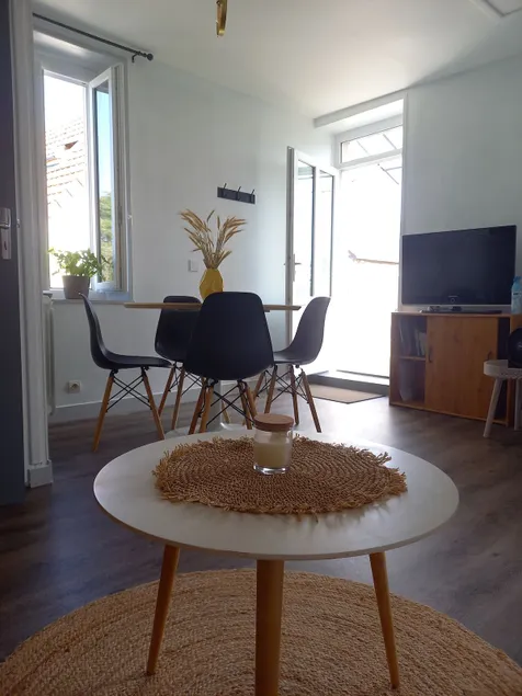 Private apartment with garden near Bayeux - Image 1