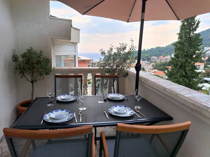 Scenic Balcony, 200 Mbps Fast Wi-Fi & Gas Barbecue - Image 1
