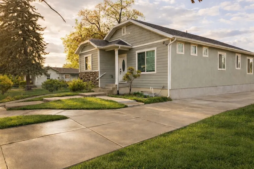 HOT TUB/6BR Home & 3 Bath/Central Location - Image 1