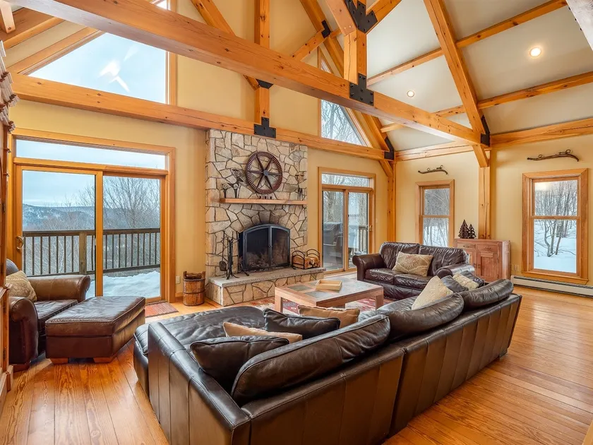 Retreat w/ views, pool table, hot tub & fireplace - Image 1