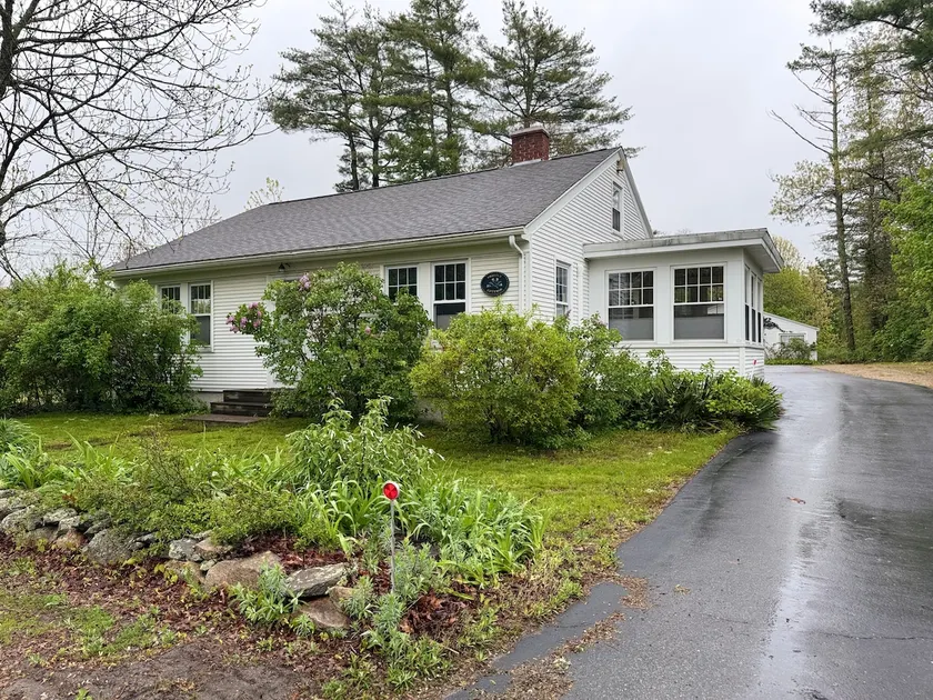 New England Cottage Near Beaches UMass Dartmouth - Image 1