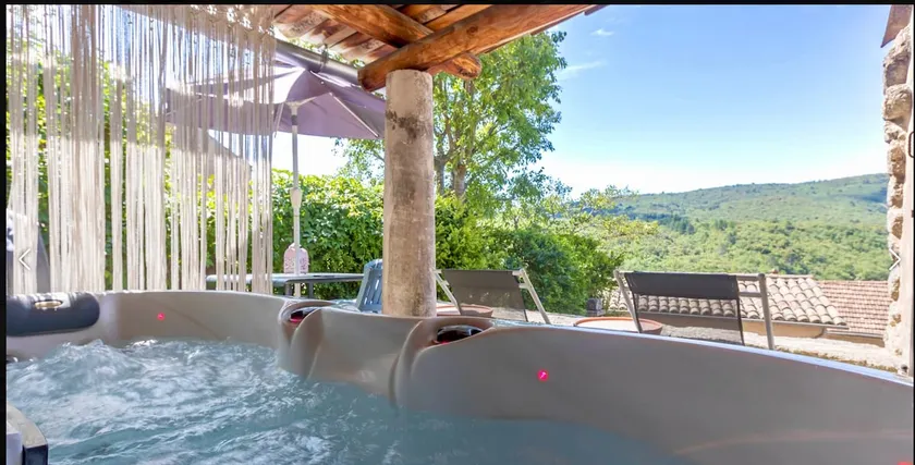 Unique & magical artist's house in the Luberon - Image 1