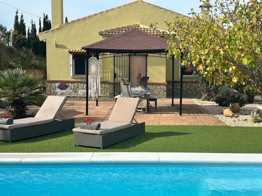 Air-conditioned dream house with private pool & air conditioning - Image 1
