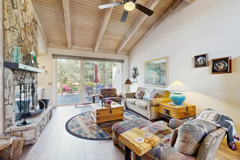 Beautiful 2BR Sedona townhome with pool & hot tub - Image 1