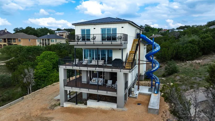 Santana - Lakefront - private dock, volleyball court, 4 story slide - Image 1
