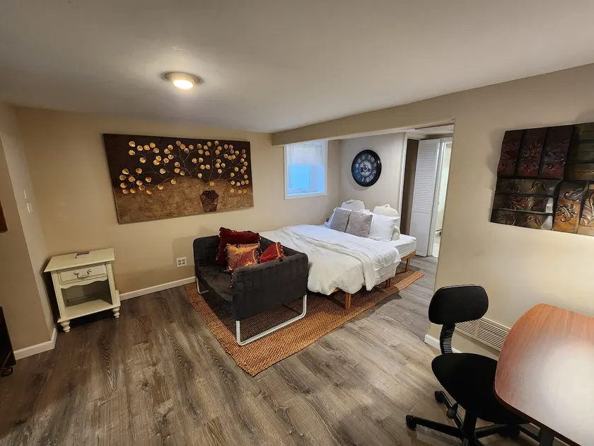 Inlaw Suite with Downtown Charm - Image 1