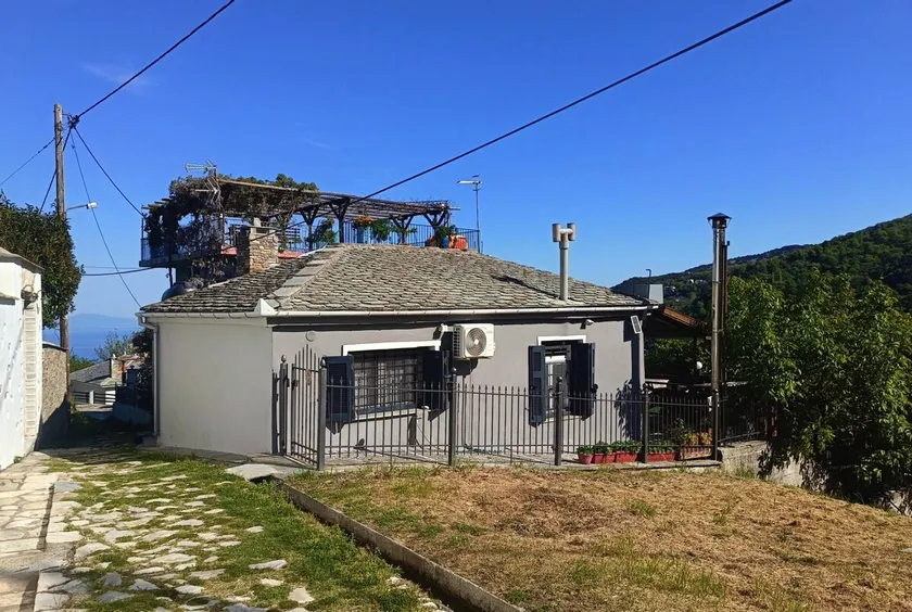 Wood & stone house - Image 1