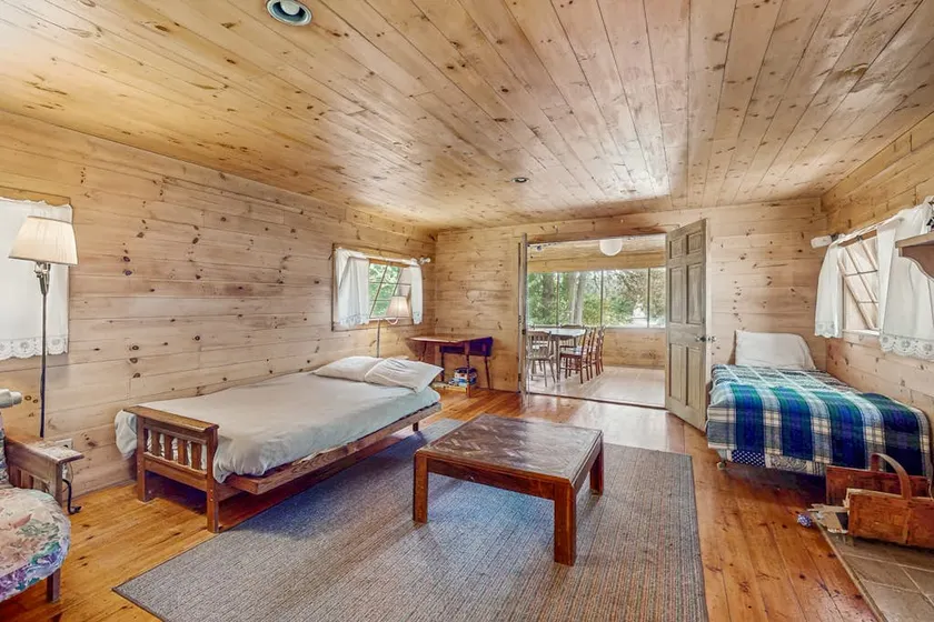 3BR lakefront retreat w/ patio - dogs welcome - Image 1