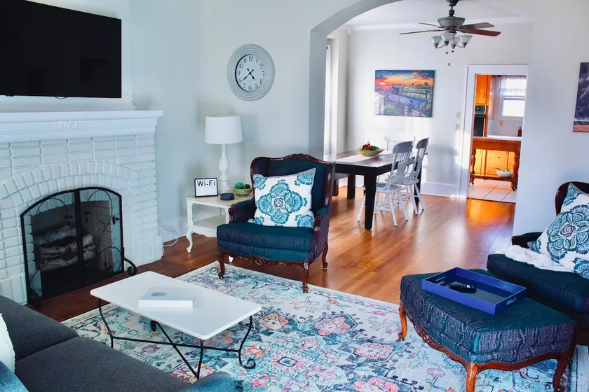 Clean and Cozy Craftsman Style Bungalow - Image 1