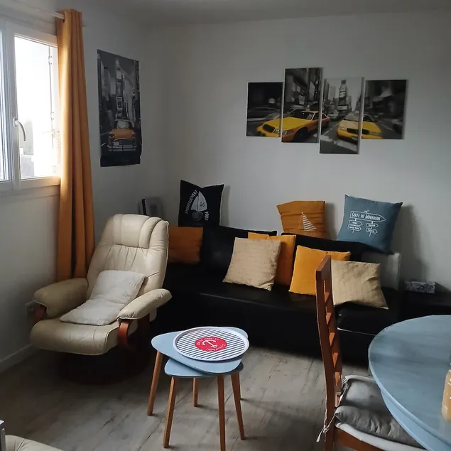 Entire apartment in Vannes-Conleau - Image 1