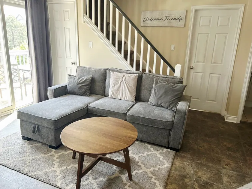 Stylish & Spacious 2 Bdrm/2 bths/2 balc Condo Loft - Image 1