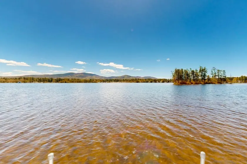 Lakefront 2BR - private beach, deck & dock access - Image 1