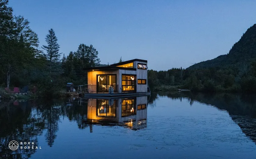 Romantic Floating Retreat – Kayak, Paddle, BBQ - Image 1