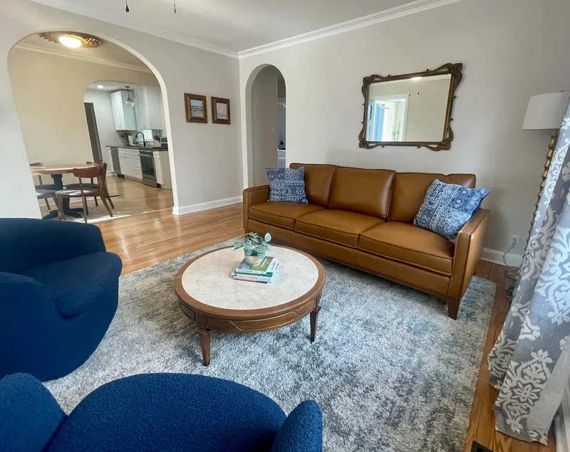 Peaceful Setting & Modern Style - Image 1