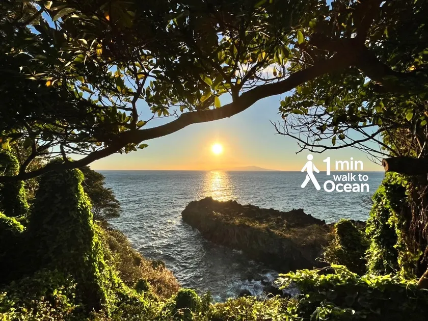 1 minute to the sea and private hot spring | Entire house rental in Omuroyama area | 2-8 people, tatami and BBQ | Tomato Station pick-up (free) - Image 1