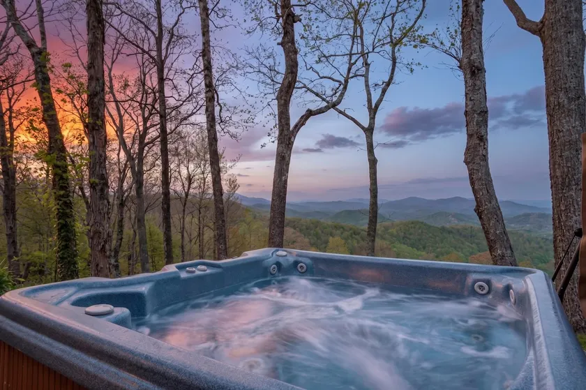 July & August Specials | Hot Tub+Amazing Views - Image 1