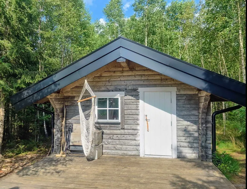 Log cabin in the woods 150 meters to lake, own boat - Image 1