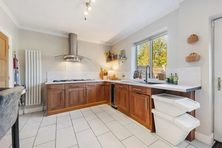 Panoramic Sunset Views - Free Parking & Sleeps 5 - Image 1