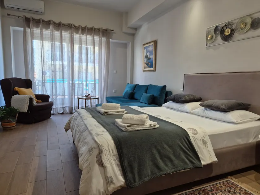 ”N&K Waterfront Suite in City Center” - Image 1