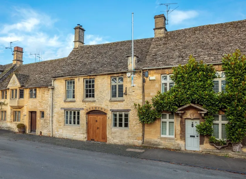 Large 4 bedroom luxury holiday home in the Cotswolds for 10 guests - The Brewery - Image 1