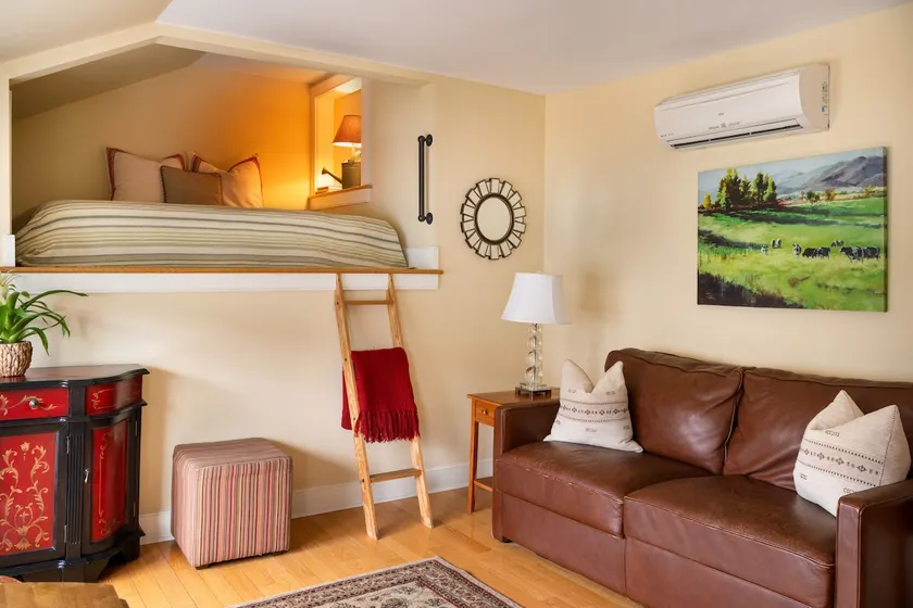 Zoe's Loft ~ Apt. 5 - Image 1