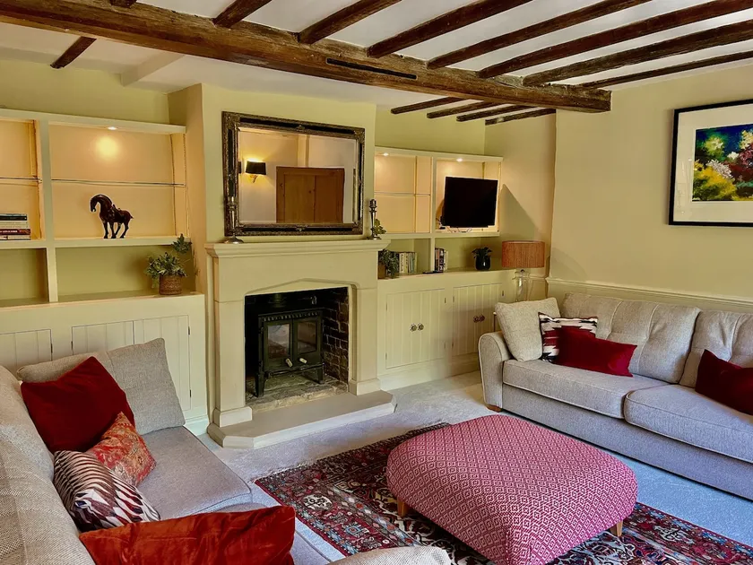 Sussex Farmhouse for Groups | Sleeps 8 - Image 1