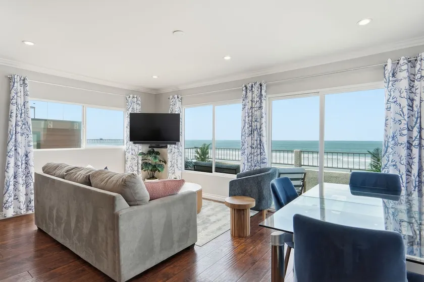 Oceanfront Penthouse with Private Deck & Grill - Image 1