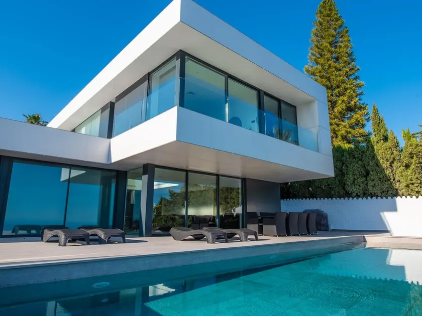 Luxus-Villa mit beheiztem Pool - Image 1