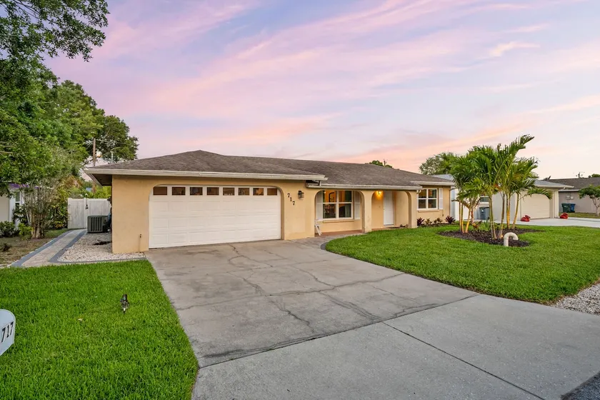 Honey Glow Bungalow  | Screened-In Porch, Patio + Yard Games! - Image 1