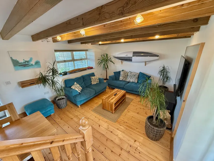 Stylish Cottage - Walk to Beach & Pubs & Fast WiFi - Image 1