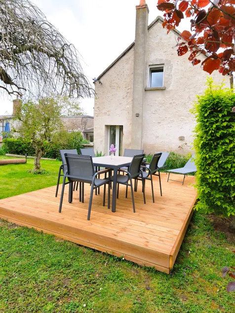House with garden – on the banks of the Loire - Image 1