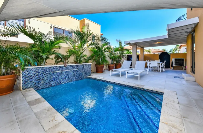Last Dates Gold Coast 3 bed/2 bath/Private Pool - Image 1