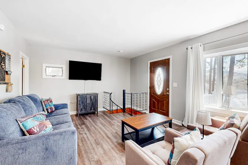3BR Lakefront | Dock | Balcony | Firepit - Image 1