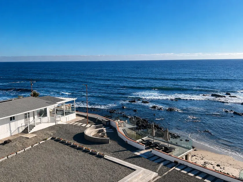 Oceanfront home | Fire pit & stunning views - Image 1
