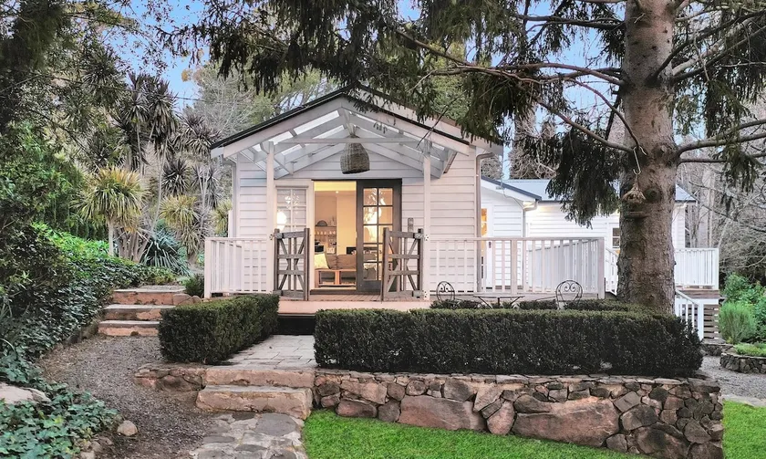 The Cottage: luxury & Heritage in Bowral's heart - Image 1