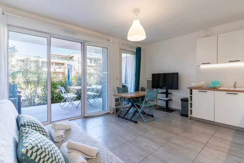 Le Cocon de Sophia: bright, terrace & pool - Image 1
