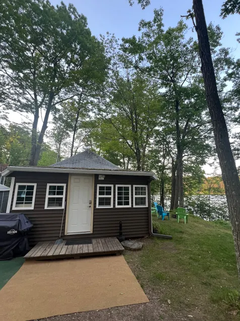 Lakeside Cabin at Squash Lake Resort - Image 1