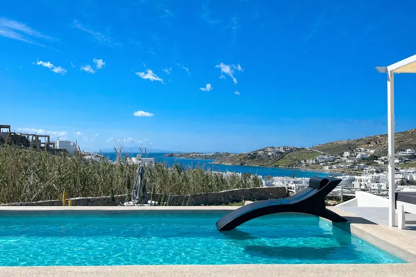 SeaView Villa w Private Pool and Near Town & Beach - Image 1