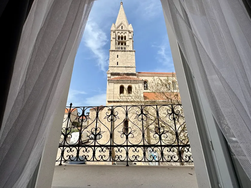 Palace - Image 1
