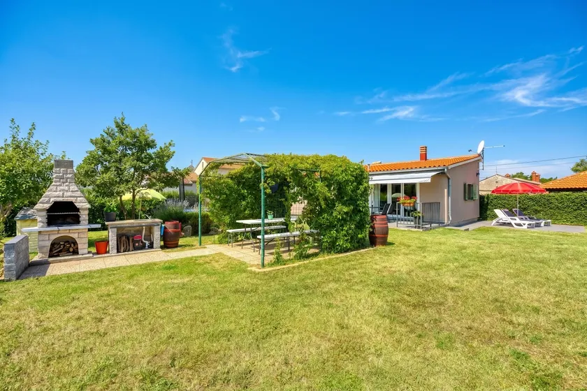 Family Friendly House Kacana - Garden & BBQ - Happy Rentals - Image 1