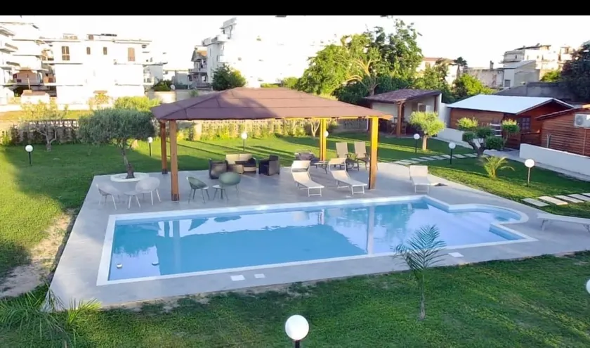 Apartment a stone's throw from the sea - Image 1