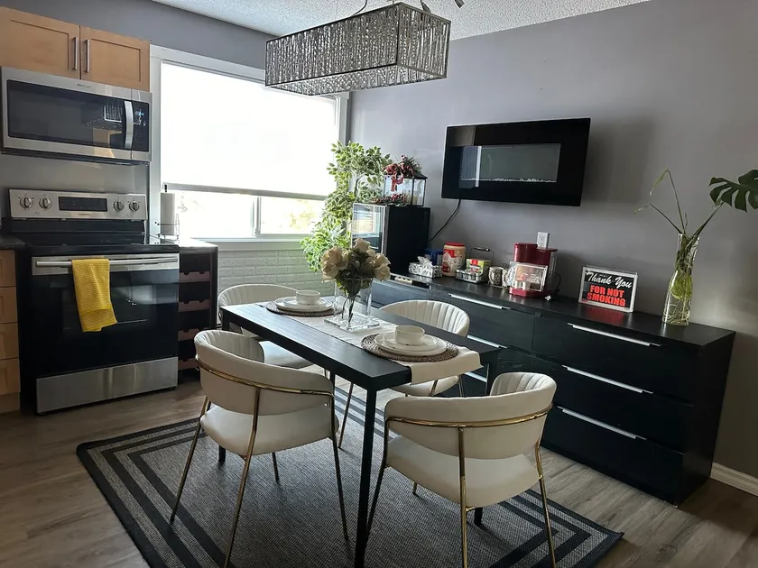 Modern & Cozy Large Contemporary Condo Suite (#6) - Image 1