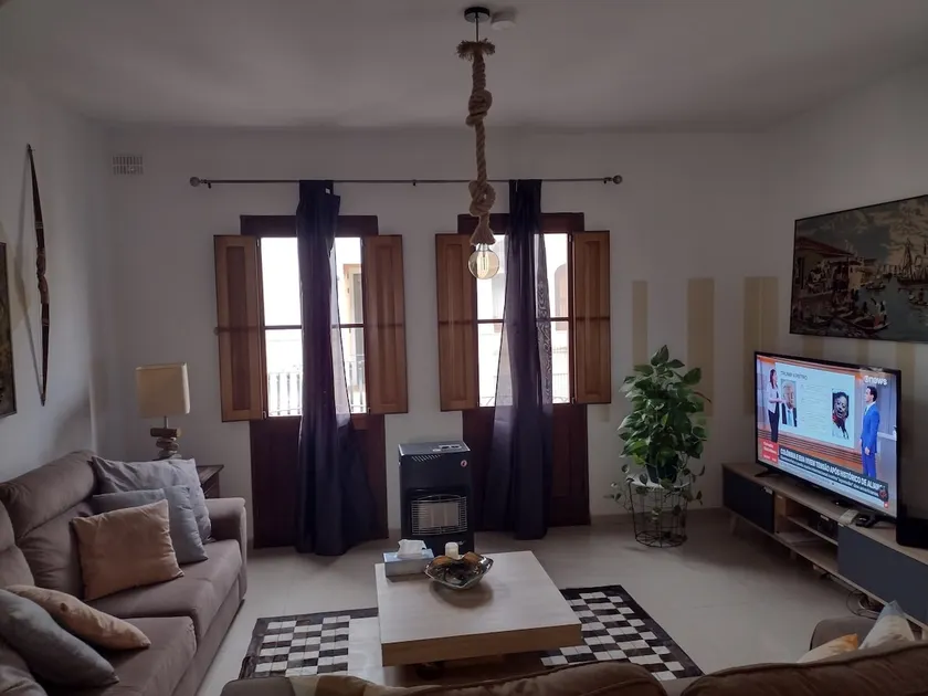 Central, spacious and quiet flat in St Gilian - Image 1