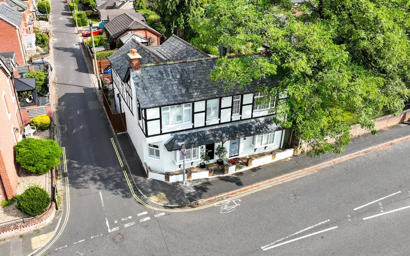 Corner Cottage - character, charm, great location. - Image 1