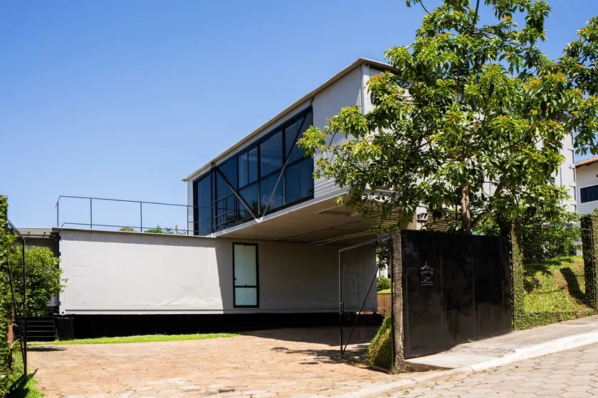 Modern House with View - Image 1