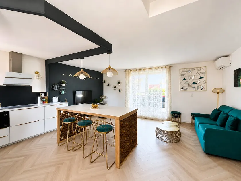 Chic Getaway • Elegant duplex between sea and city - Image 1