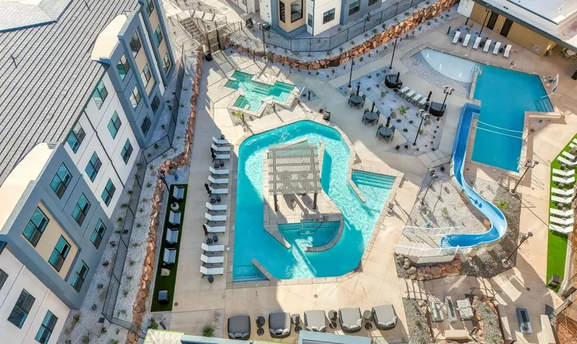 Luxury Condo *Multiple Pools with Slide/ Hot Tubs - Image 1